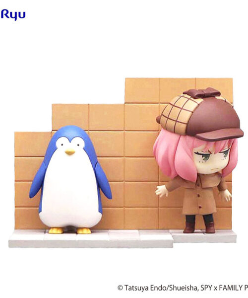 Anya & Penguin Hold Figure